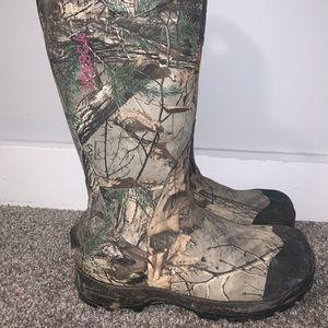 Womens knee high camo water proof Itasca boots